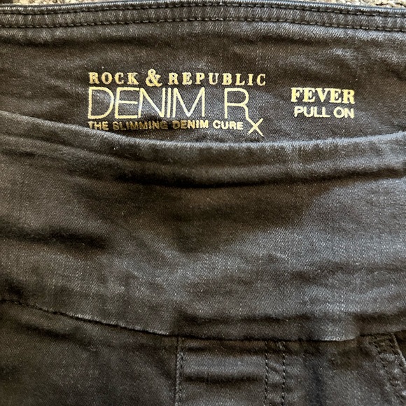 Rock & Republic fever pull on crop. Size 12. Used in perfect condition! 🖤 - Picture 3 of 4